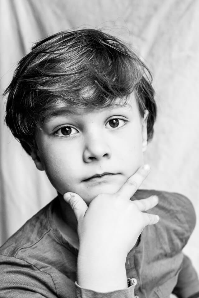 retrato hermanos en blanco y negro. Reportaje de familia en Alicante