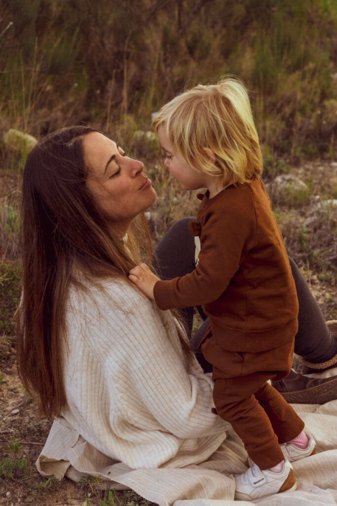 fotografia mama y bebe en color. Sesion de fotos dia de la madre